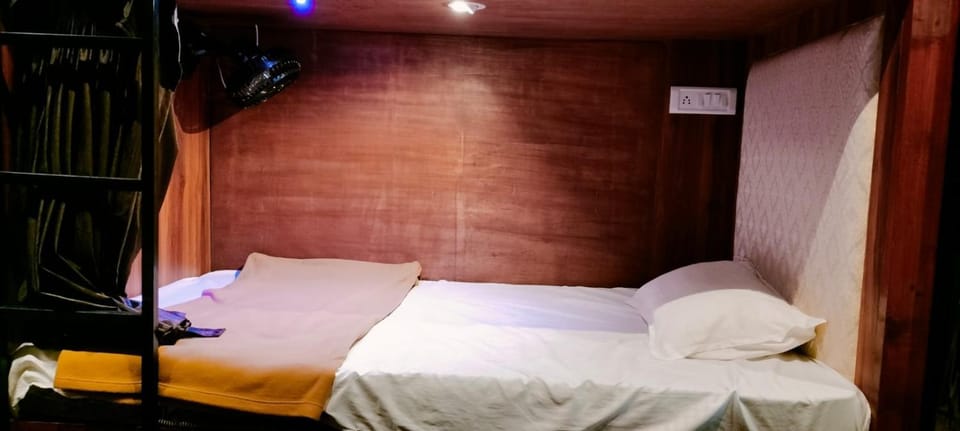 MKH Dormitory Bed and Breakfast in Mumbai
