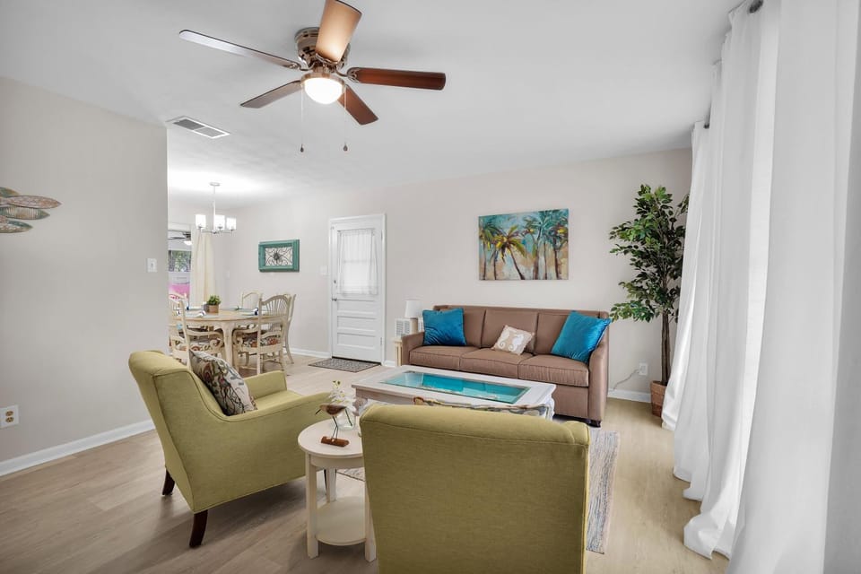 Living room, Seating area