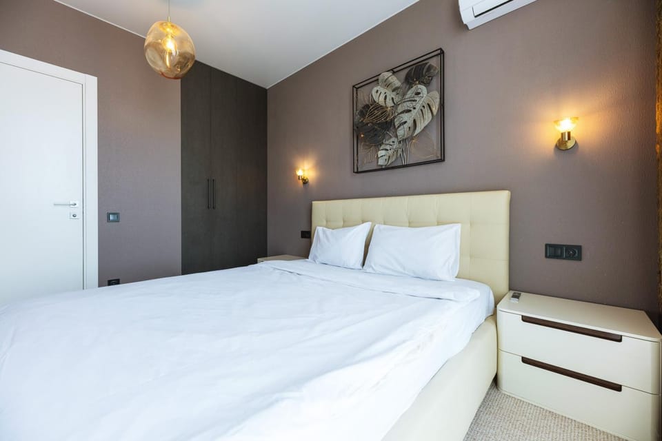 Bed, Photo of the whole room, Bedroom, wardrobe, air conditioner