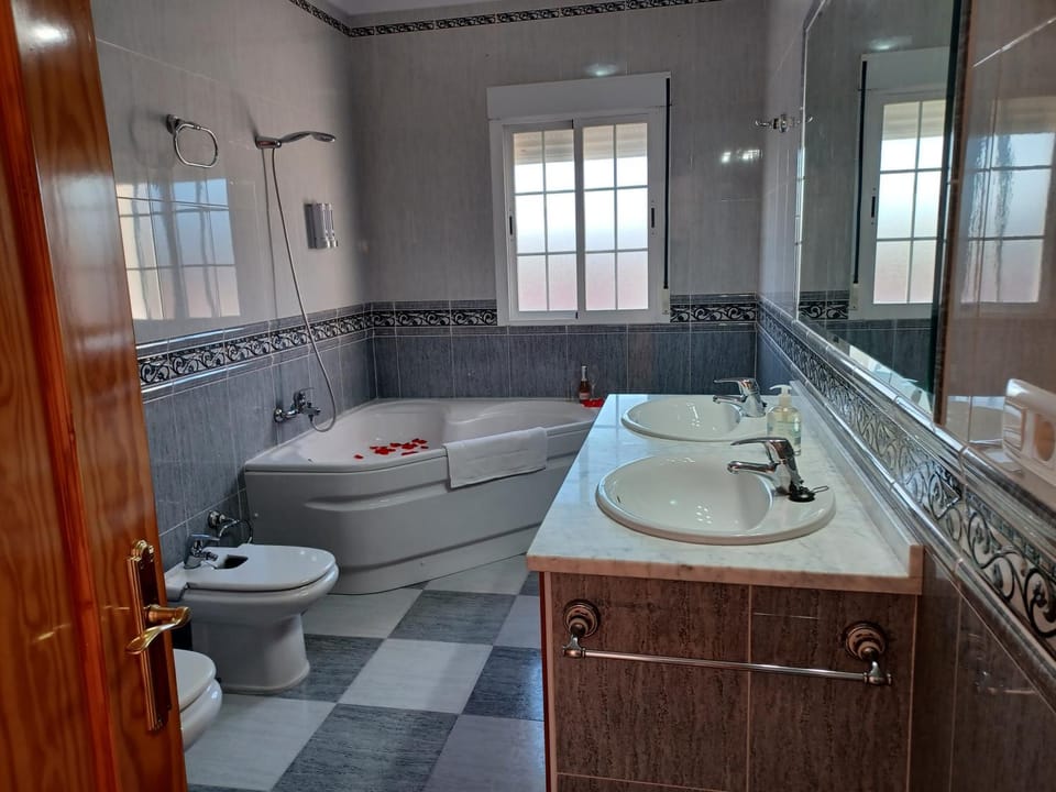 El Pantano de Brovales House in Extremadura, Spain