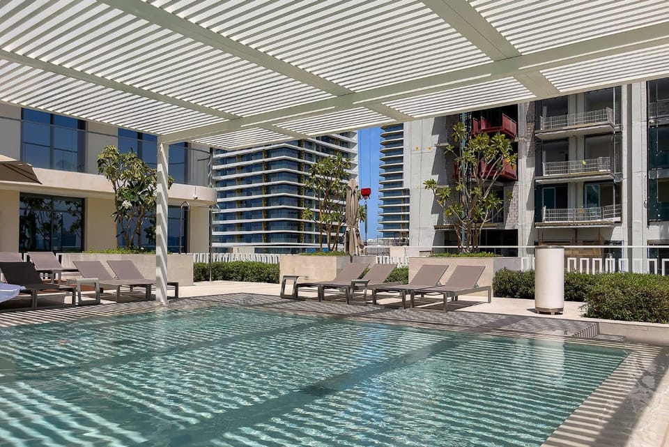 Pool view, Swimming pool, sunbed
