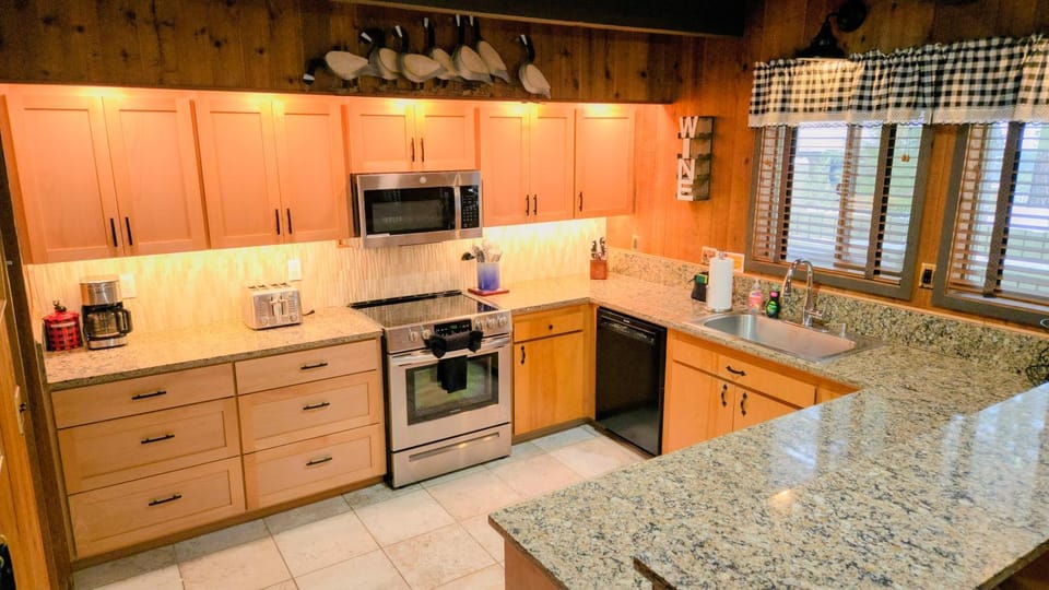 Bear Cabin - 5min walk to village & 12 SHARC passes Cabin in Sunriver