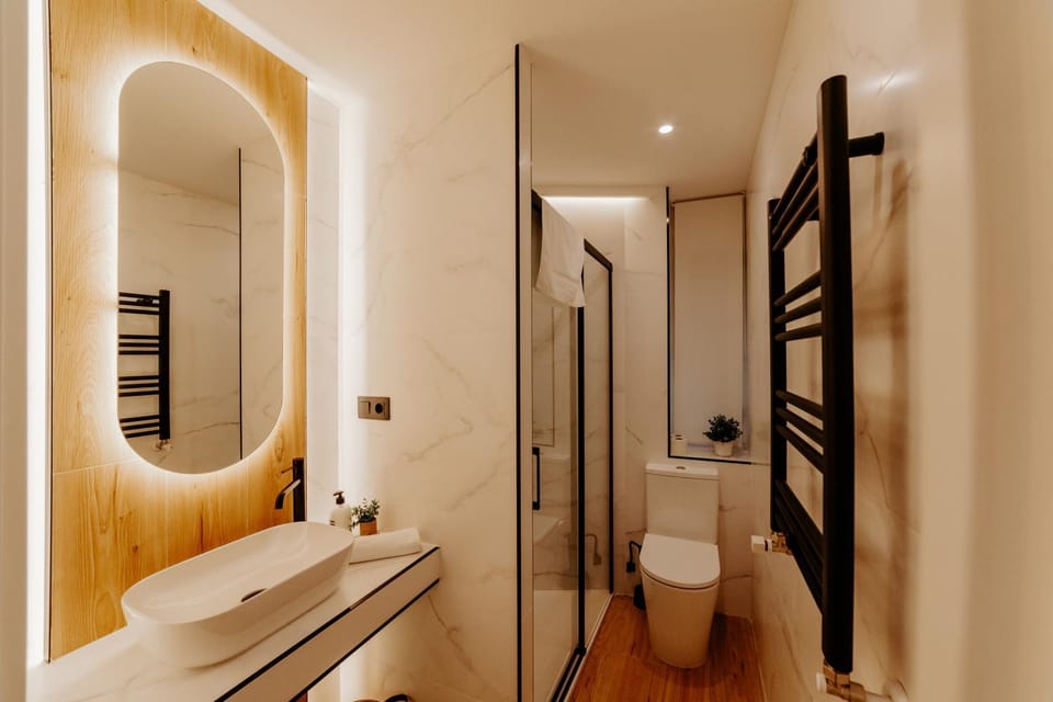 Shower, Toilet, Bathroom, towels