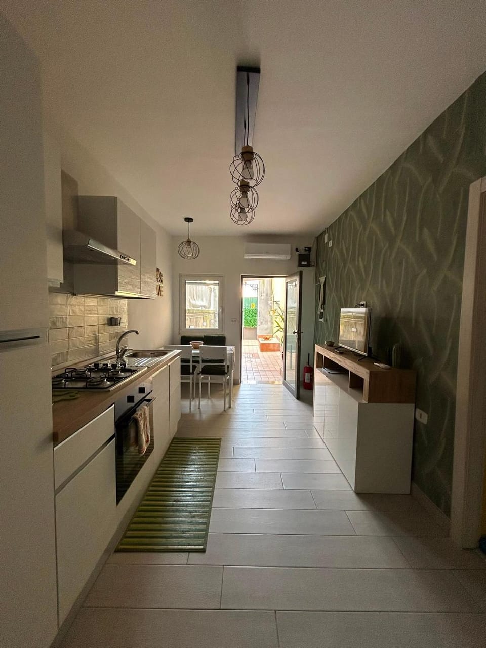 Facade/entrance, TV and multimedia, Living room, dishwasher, oven, air conditioner