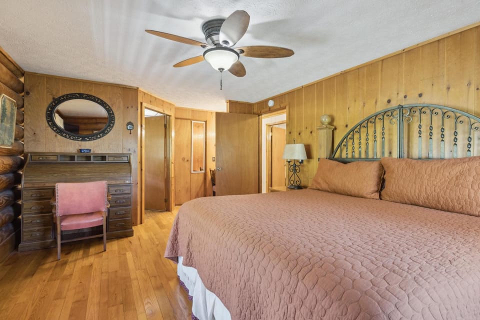 Log Haven Cozy Wears Valley Cabin with Hot Tub Game Room and Flat Yard for Dogs and Kids Cabin in Sevier County