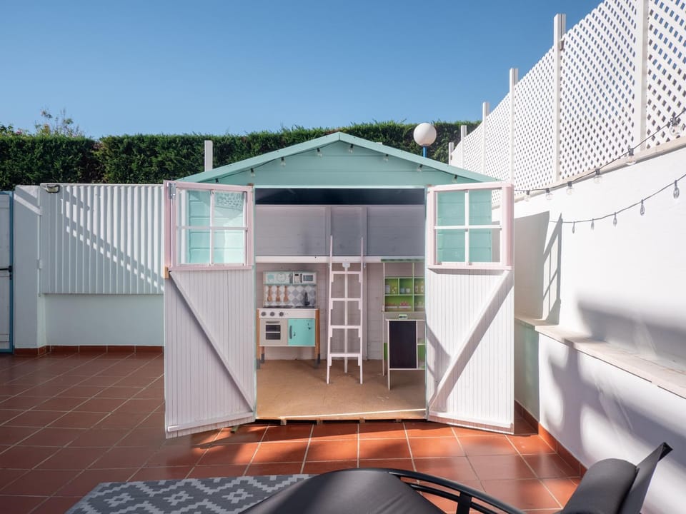 Patio, Day, Balcony/Terrace