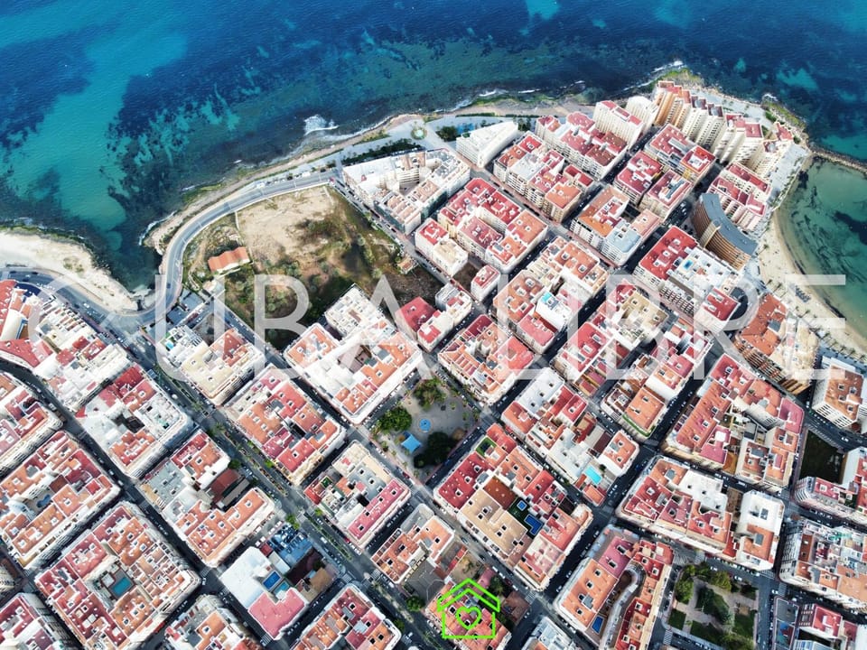 Property building, Neighbourhood, Bird's eye view, Beach, City view, Sea view, Street view, Location