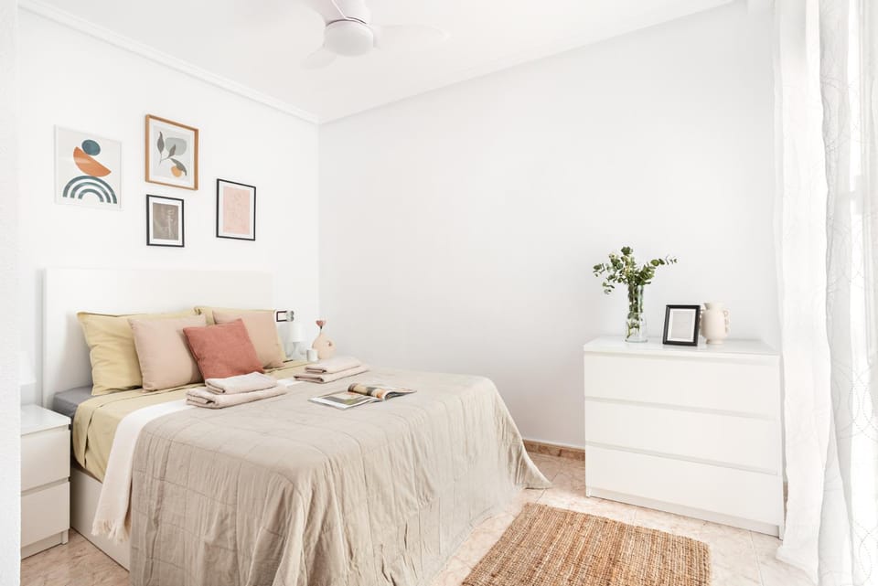 Bed, Photo of the whole room, Bedroom