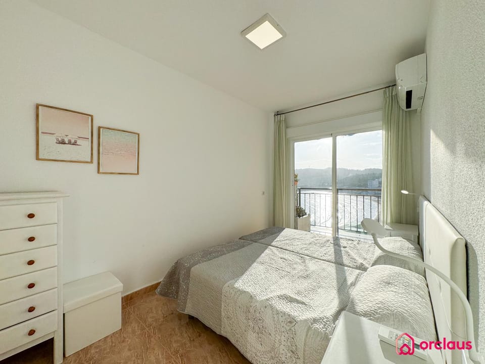 Bed, Bedroom, Sea view, air conditioner