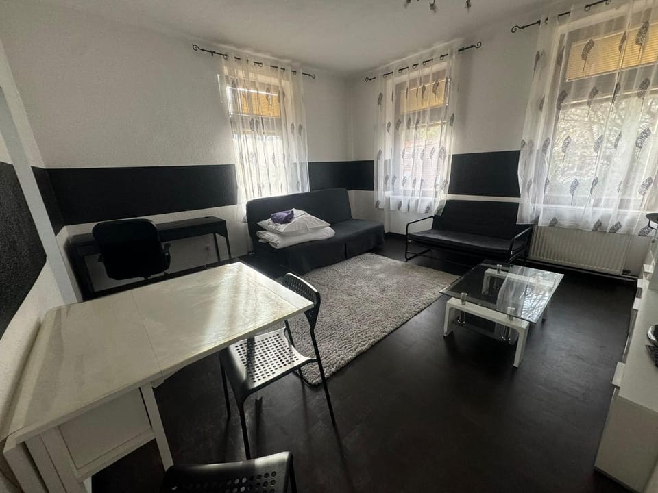 Bed, Dining area, Bedroom