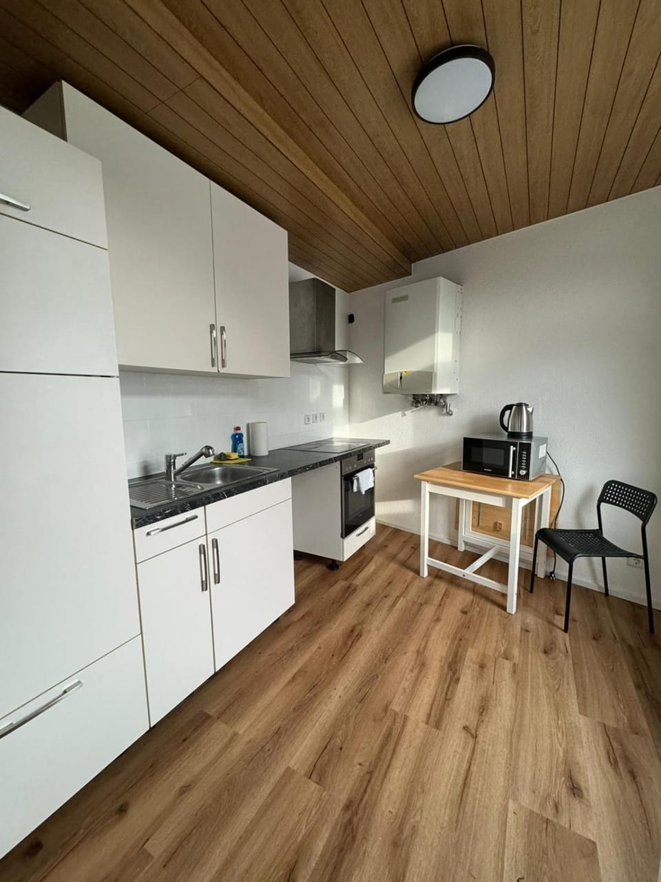 Kitchen or kitchenette, Dining area, stove