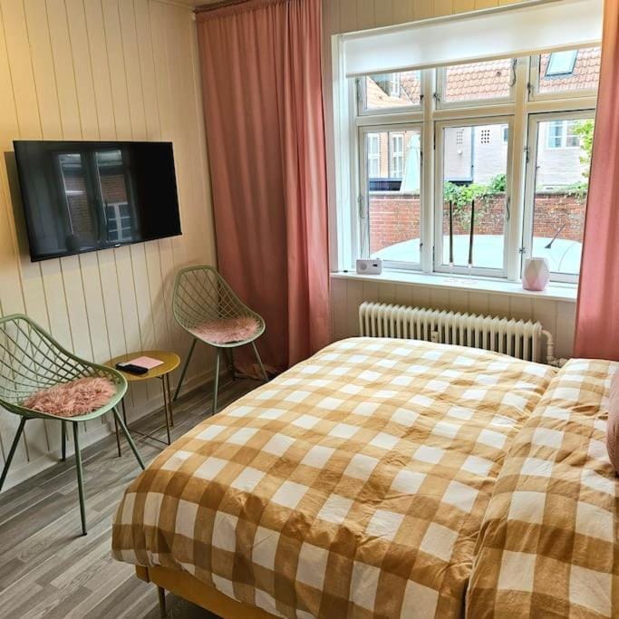 Communal lounge/ TV room, Bed, TV and multimedia, Photo of the whole room, Evening entertainment, Bedroom