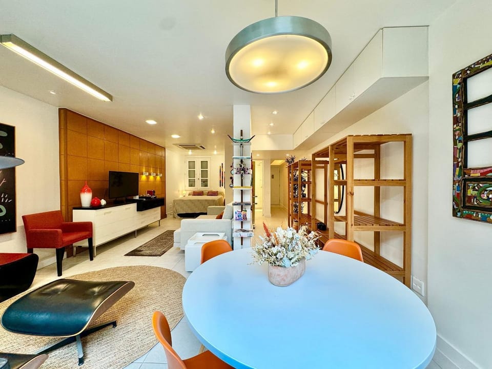 Bed, Living room, Dining area