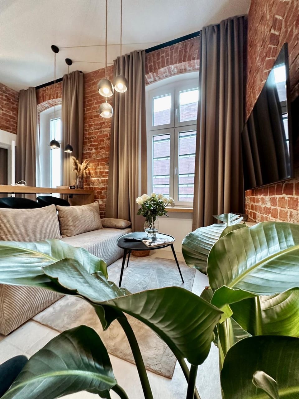 TV and multimedia, Kitchen or kitchenette, Living room, Seating area