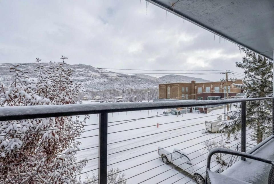 Stylish Park City Condo Walk to Slopes and Main St House in Park City