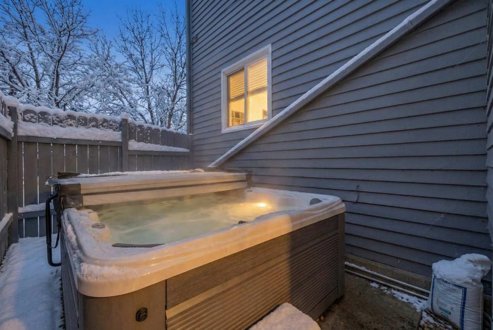Stylish Park City Condo Walk to Slopes and Main St House in Park City