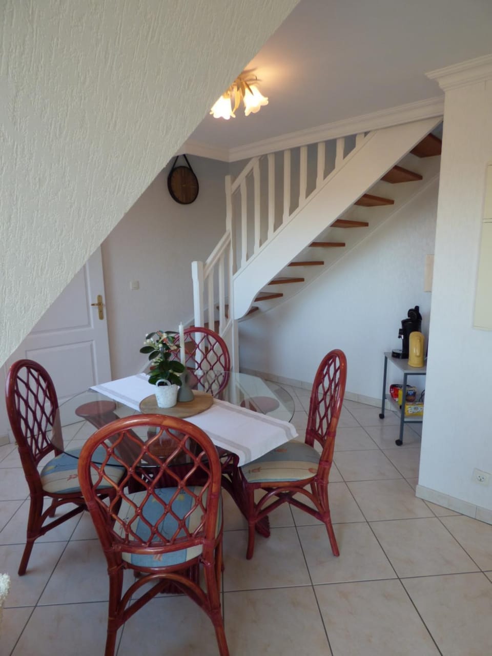 Seating area, Dining area