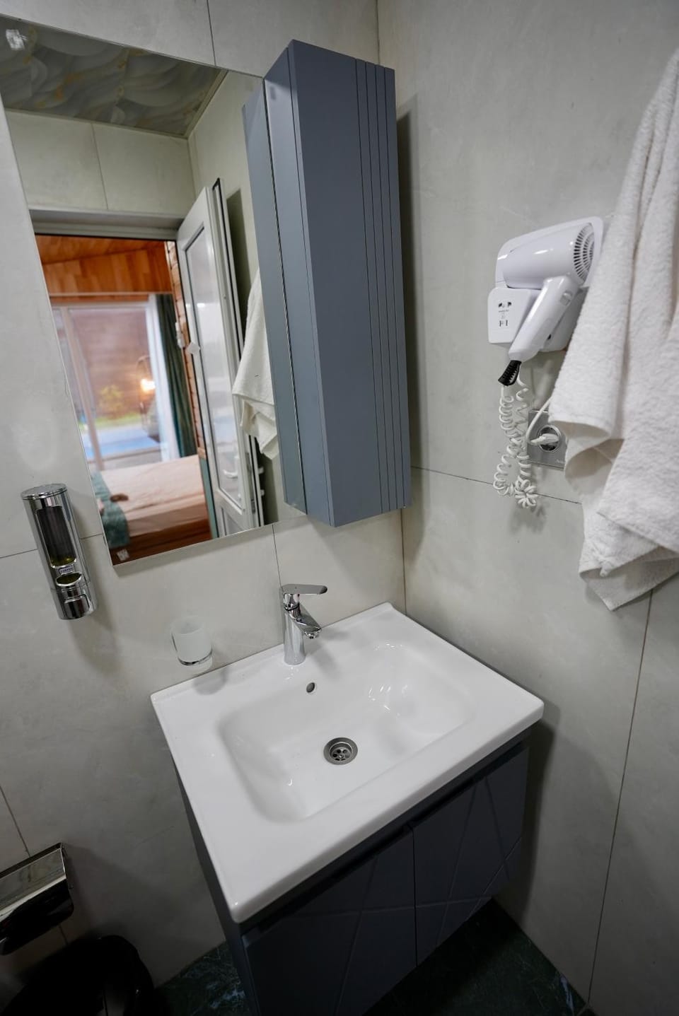 Bathroom, towels
