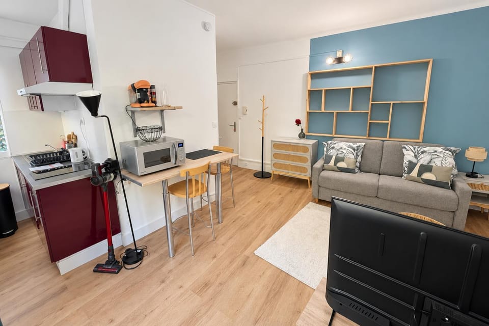 Kitchen or kitchenette, Living room, Seating area
