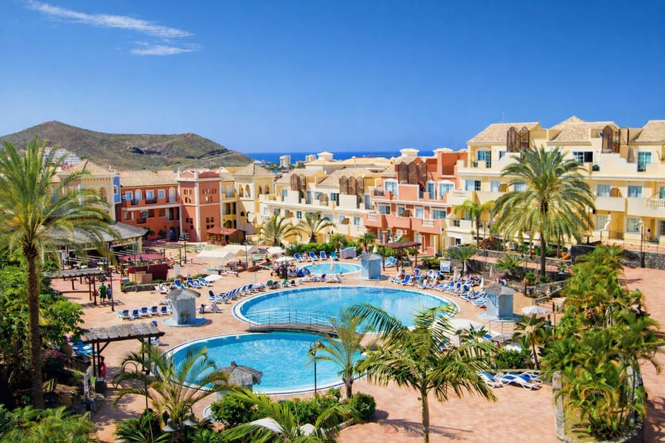 Pool view, Swimming pool, Swimming pool, sunbed