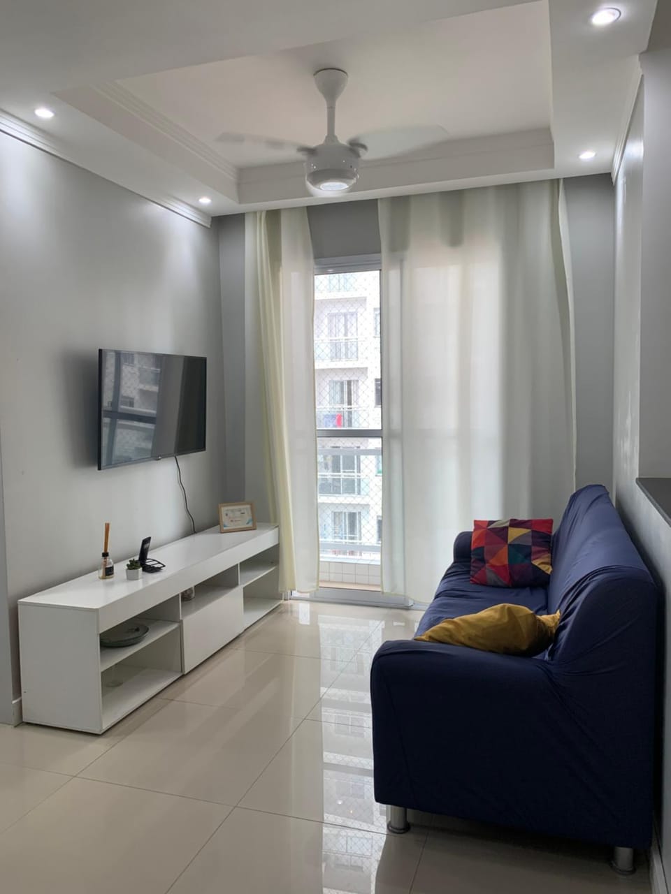 TV and multimedia, Living room, Seating area, Evening entertainment