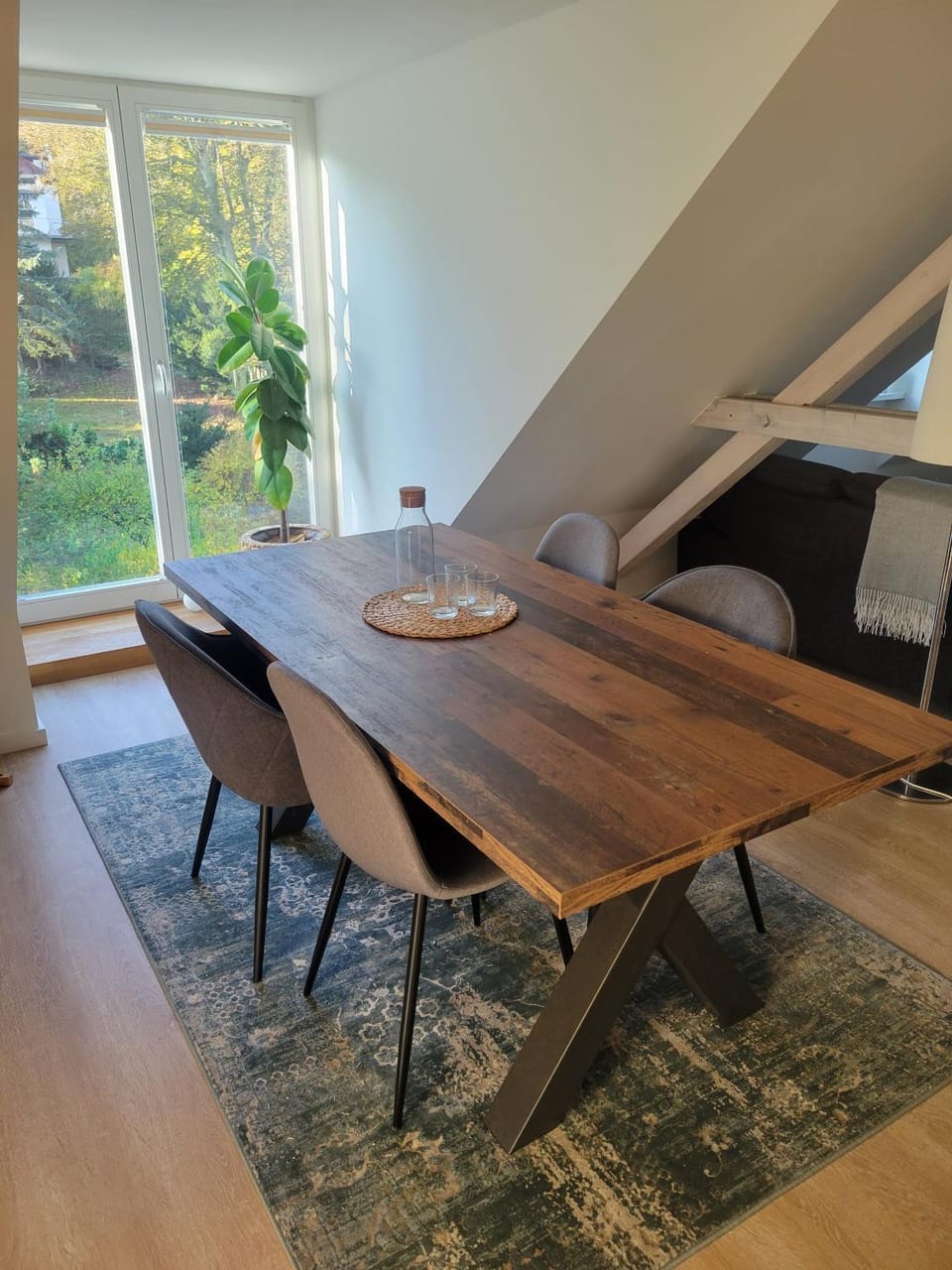 Living room, Seating area, Dining area