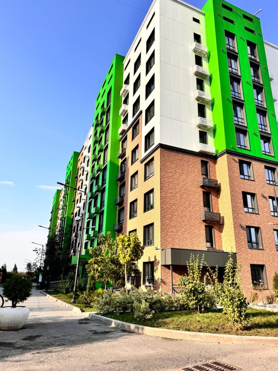 Property building, Day, Neighbourhood, Street view