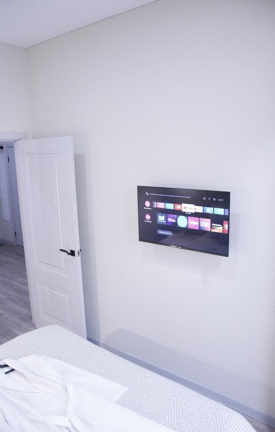 Bed, TV and multimedia, Bedroom
