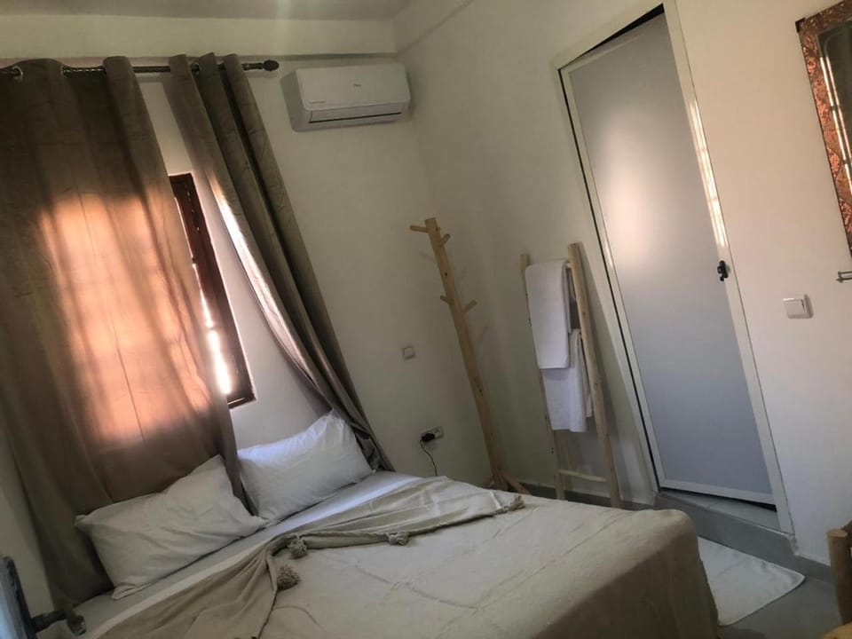 Bed, Bedroom, air conditioner