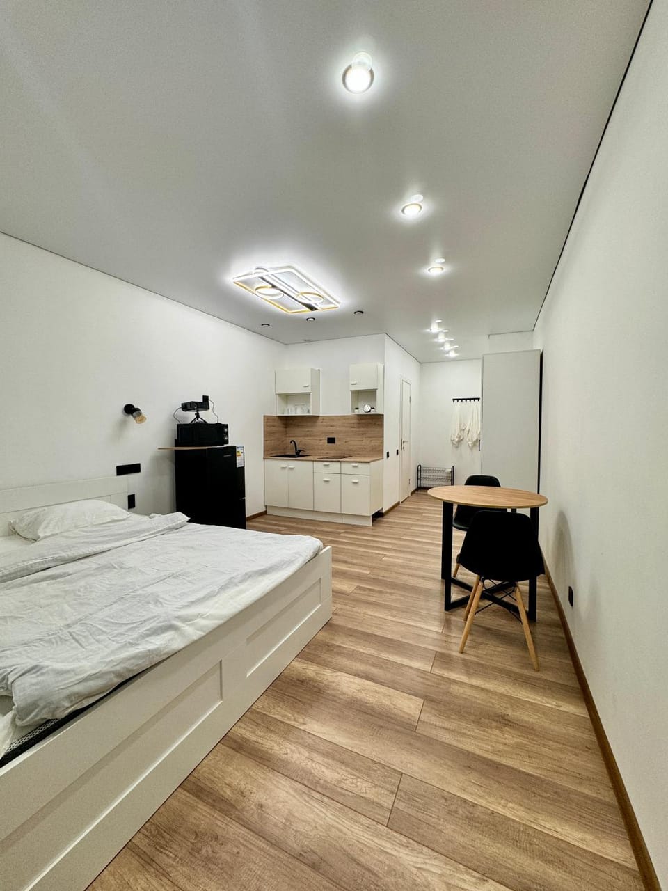 Bed, Kitchen or kitchenette, Photo of the whole room, Bedroom