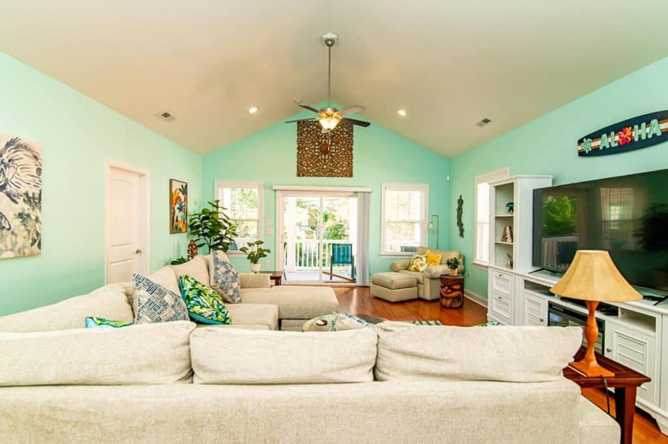 Aloha Breeze Pet Friendly House Near Beach House in North Myrtle Beach