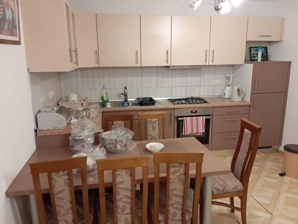 Coffee/tea facilities, Dining area, oven