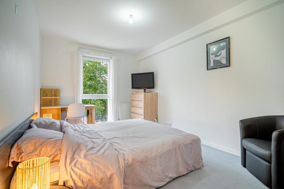 Bed, Photo of the whole room