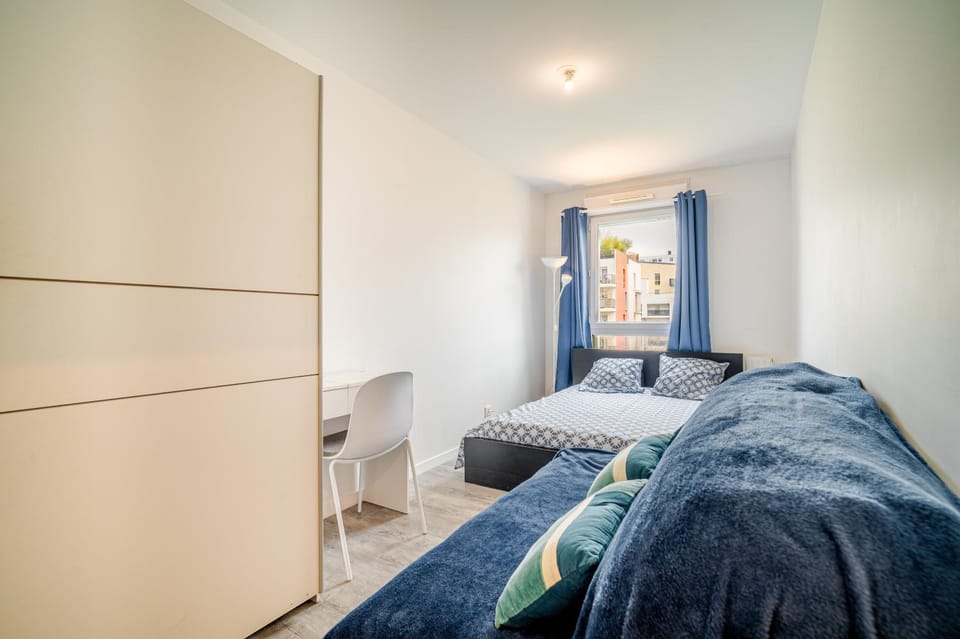 Bed, Photo of the whole room, Bedroom