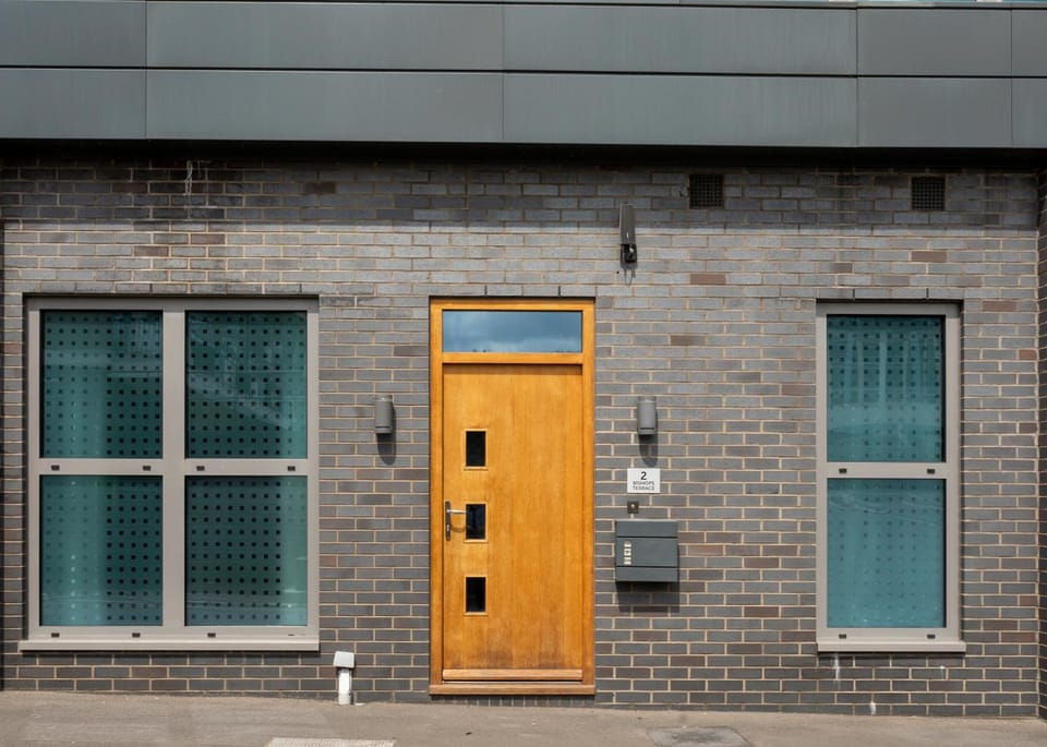 Queen's Lodge, Redhill Apartment in Redhill