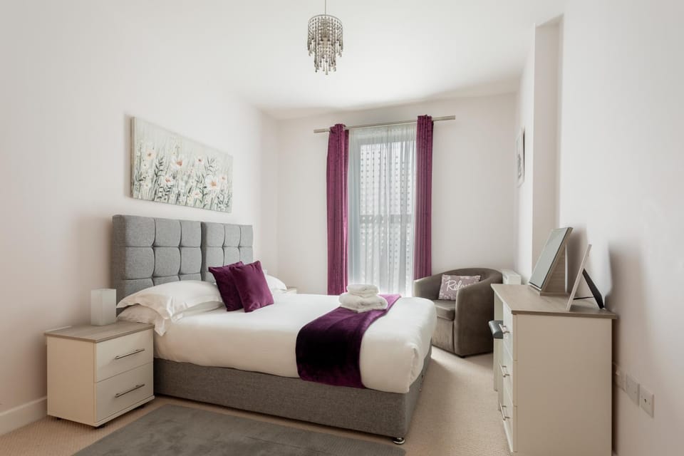 Queen's Lodge, Redhill Apartment in Redhill