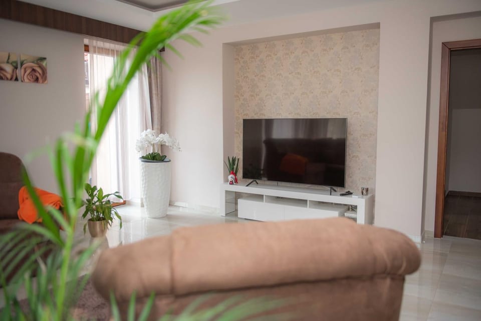 Relax Wellness Apartman Komlóska Villa in Hungary