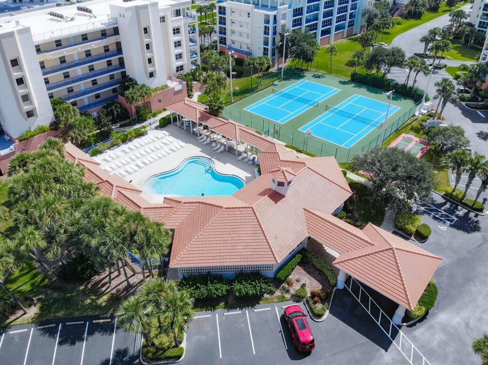 Family-Friendly Oceanwalk Condo Great Amenities & Steps to Beach OW19-305 House in Florida
