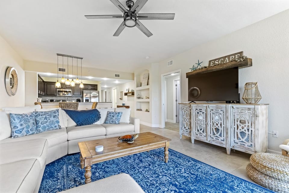 Communal lounge/ TV room, TV and multimedia, Kitchen or kitchenette, Living room, Seating area