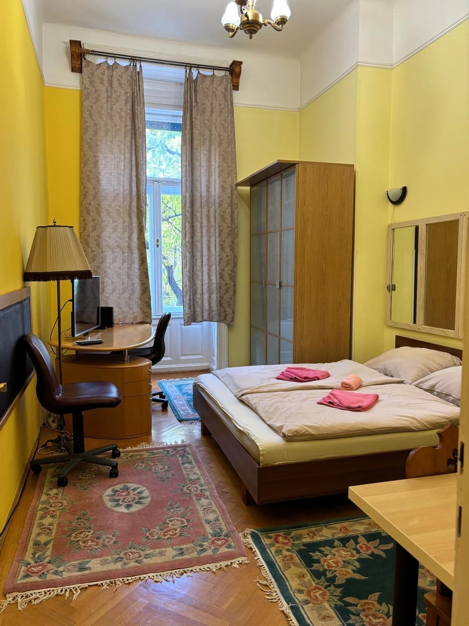 Bed, TV and multimedia, Bedroom