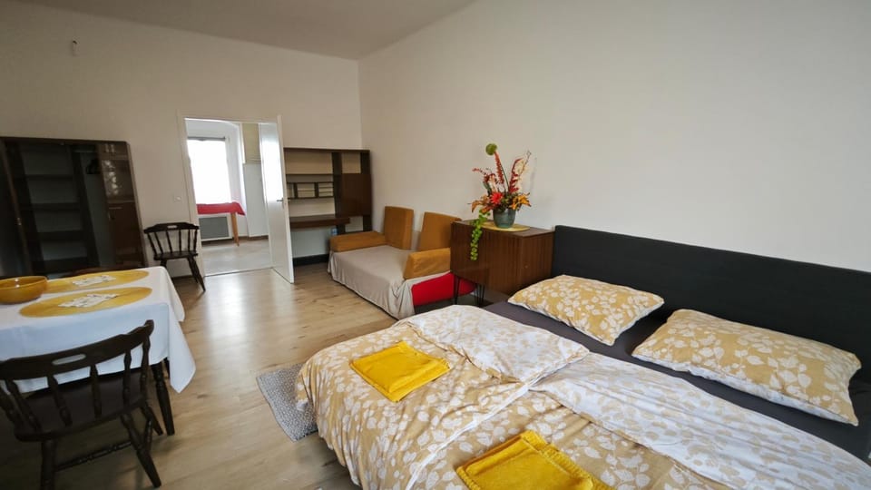 Bed, Living room, Bedroom, wardrobe