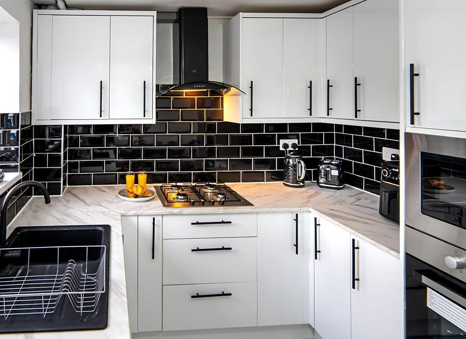 Kitchen or kitchenette, kitchen