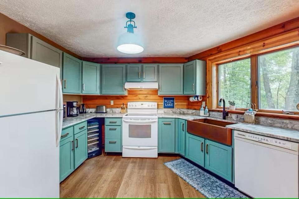 Cozy Log Cabin Near Ski Area and Lake including Hot Tub Cabin in Deep Creek Lake