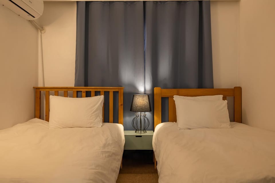 Bed, Bedroom, air conditioner