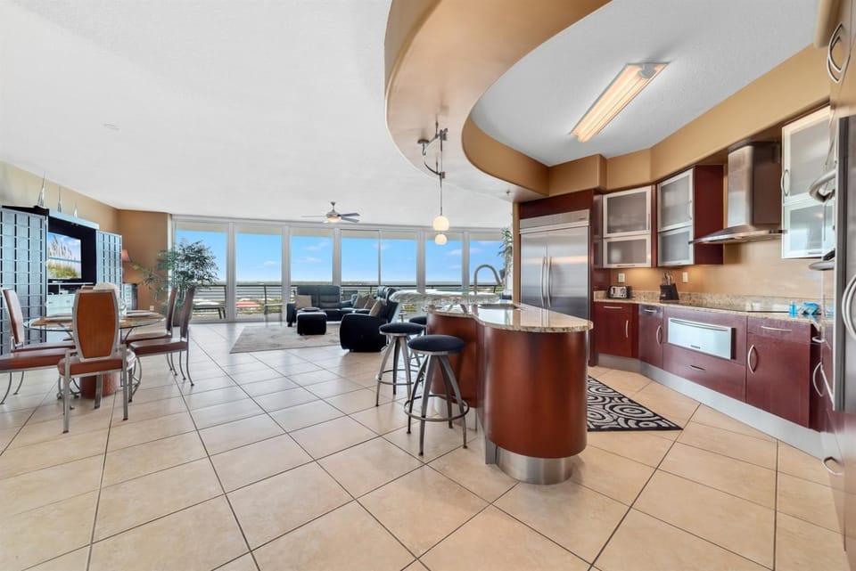 Bella Luna 1006 - Dream Vacation-Upscale Large Luxury Condo-Sleeps 10 Apartment in Ono Island