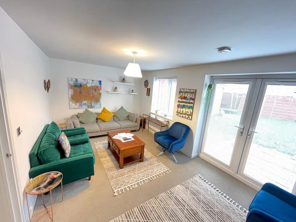 Communal lounge/ TV room, TV and multimedia, Seating area