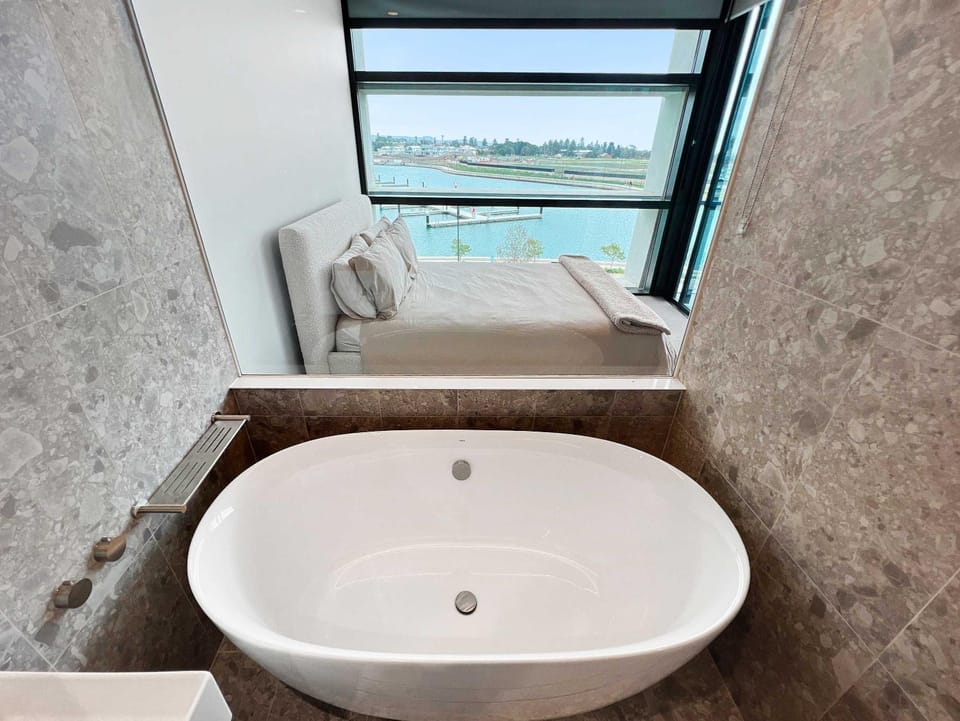 Bathroom, Bath, towels