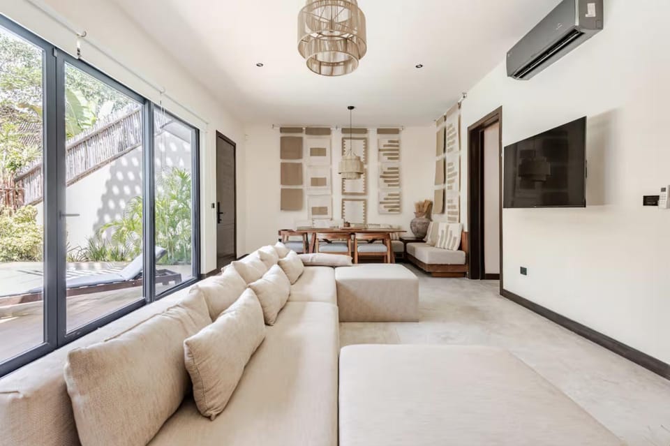 Communal lounge/ TV room, TV and multimedia, Living room, Seating area, Evening entertainment, air conditioner