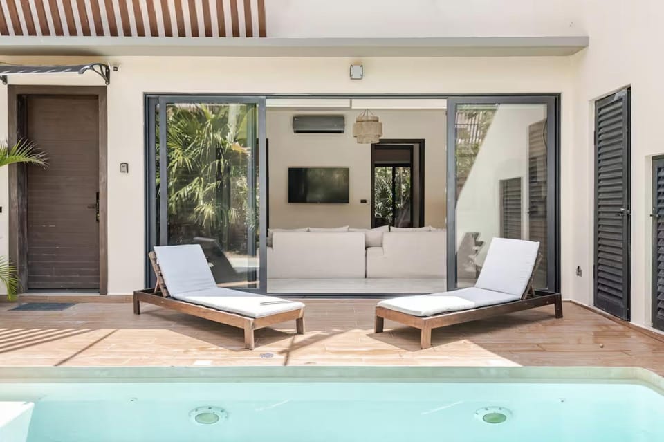 Day, View (from property/room), Balcony/Terrace, Seating area, Pool view, Swimming pool, sunbed