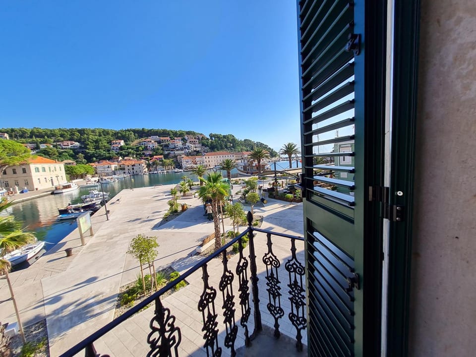 Day, Natural landscape, View (from property/room), Balcony/Terrace, City view, Sea view, Street view